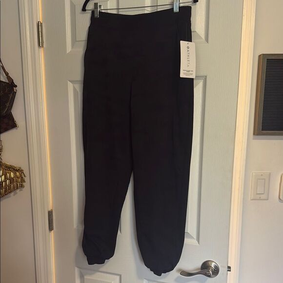 Athleta Dark Camoflauge Drawstring Joggers NWT - Zip Pockets- Size 8 - Picture 1 of 6